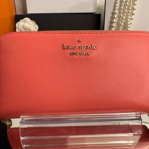 EUC Kate Spade New York Staci Continental Large Zip Around Wallet